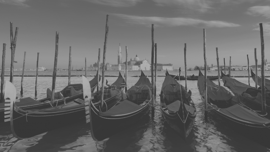 Orte Boote vor Venedig